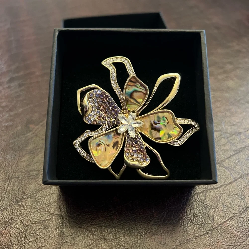Elegant Gold and Pink Floral Brooch